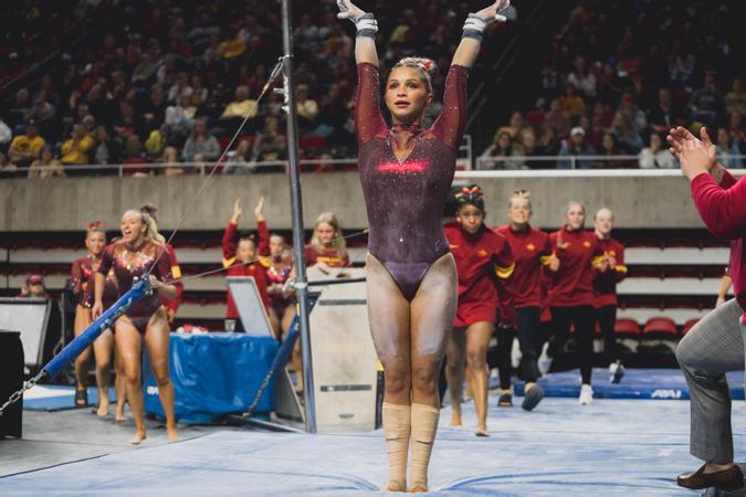 అయోవా రాష్ట్రం క్వాడ్ గేమ్ కోసం గైనెస్విల్లేకు ప్రయాణిస్తుంది