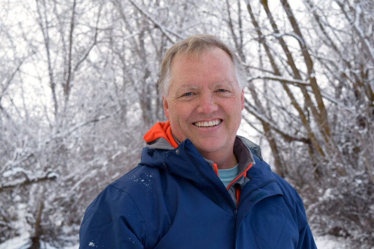 కార్న్ఫోర్త్ ఇడాహో వ్యాపారవేత్త మరియు విద్యా సువార్తికుడు • ఇడాహో క్యాపిటల్ సన్