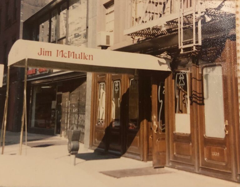 మీ హాలిడే విందులో, రాజకీయాల గురించి కాకుండా రెస్టారెంట్ నోస్టాల్జియా గురించి మాట్లాడుకుందాం