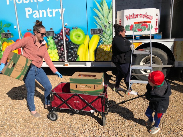 వెల్డ్ ఫుడ్ బ్యాంక్ యొక్క మొబైల్ ఫుడ్ ప్యాంట్రీ అవసరమైన కమ్యూనిటీలకు సహాయం అందిస్తుంది – గ్రేలీ ట్రిబ్యూన్