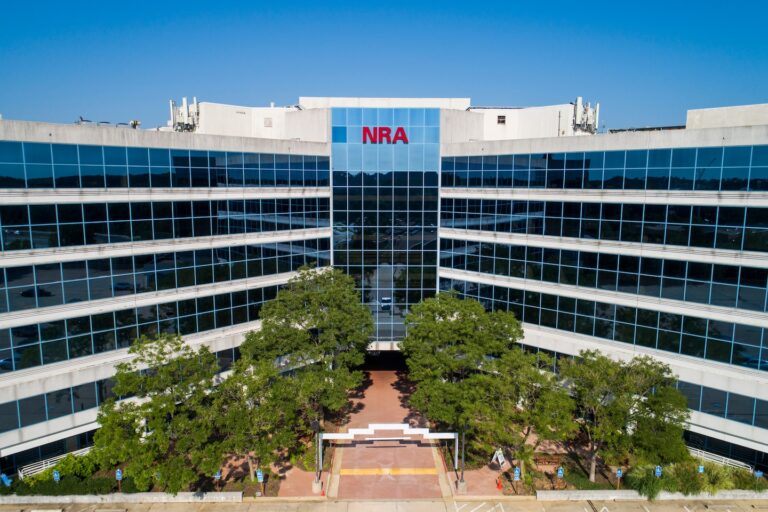 NRA మరియు ACLUలను కలిపే స్వేచ్చా వ్యాజ్యాన్ని సుప్రీంకోర్టు విచారించింది