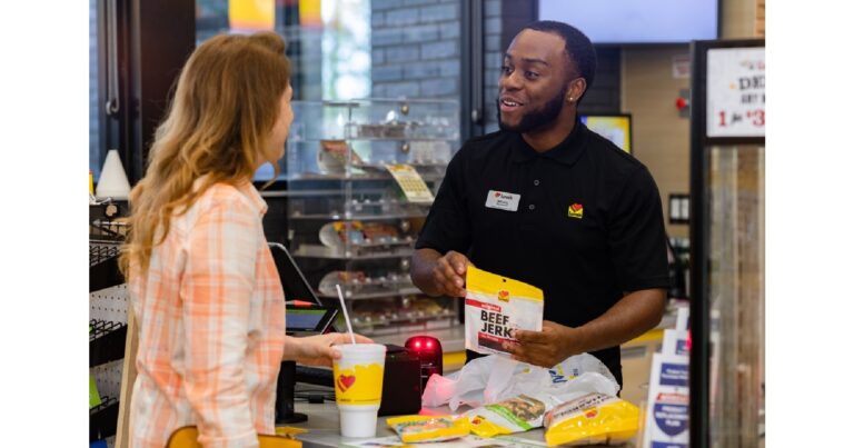 లవ్స్ ట్రావెల్ స్టాప్స్ & కంట్రీ స్టోర్స్ 2,000 మంది ఉద్యోగులను నియమించుకోవాలని లక్ష్యంగా పెట్టుకుంది