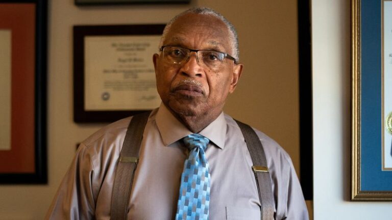 రెగ్గీ వాల్టన్: ట్రంప్ దాడులకు న్యాయమూర్తి అసాధారణంగా మందలించారు