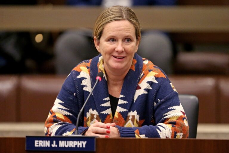 SJC క్లార్క్ రేసులో గీసిన యుద్ధ రేఖలు