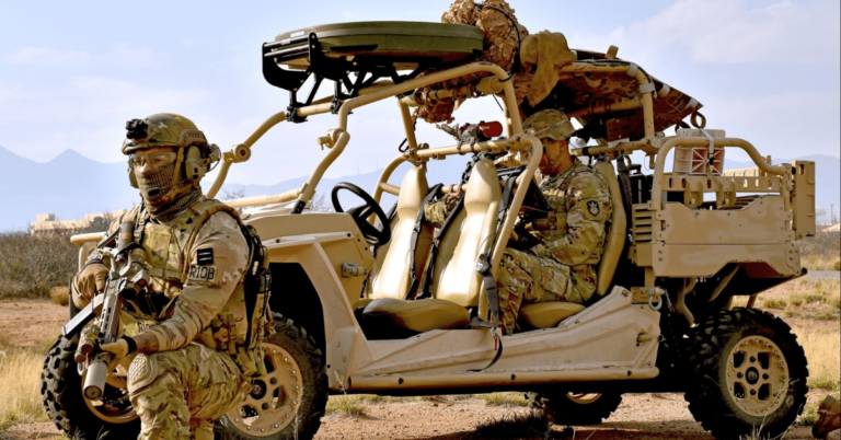 సైనిక ప్రాజెక్ట్ కన్వర్జెన్స్-క్యాప్స్టోన్ 4లో అభివృద్ధి చెందుతున్న సాంకేతిక వేదికతో సైనికులు ప్రయోగాలు చేశారు