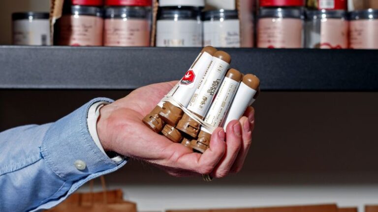 డెల్టా-8 ఉత్పత్తులను ఉపయోగించి U.S. నివేదికలో గణనీయమైన సంఖ్యలో 12వ తరగతి విద్యార్థులు ఉన్నట్లు అధ్యయనం తెలిపింది.