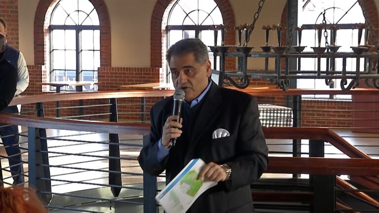 టోనవాండా పట్టణం నేరారోపణ చేయబడిన రాజకీయ దాత నుండి కార్యాలయ భవనాన్ని కొనుగోలు చేసింది