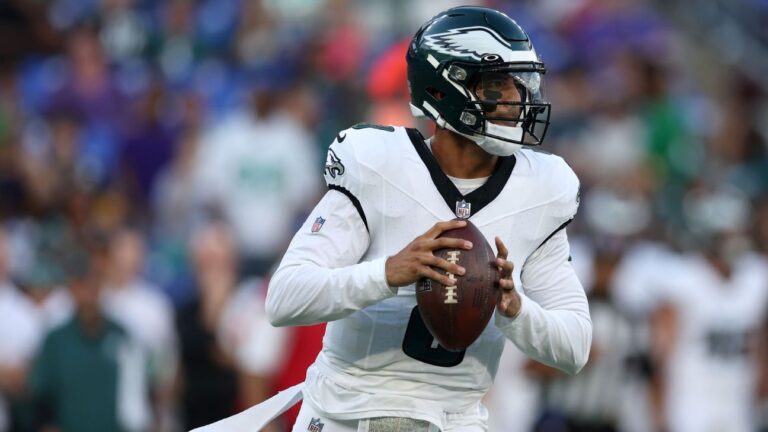 మూలం – నిర్వాహకులు QB మార్కస్ మారియోటాను ఒక-సంవత్సరం ఒప్పందంపై సంతకం చేశారు