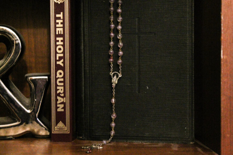 పాఠశాల ఉపాధ్యాయులు లేకుండానే గవర్నర్కు మతపరమైన విద్యా బిల్లు సమర్పించారు | వార్తలు