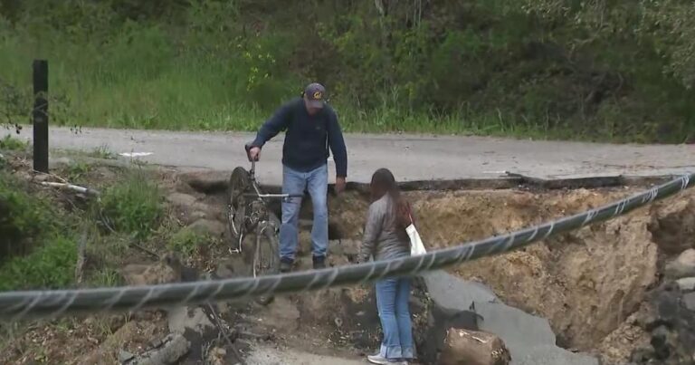 లాస్ గాటోస్లో కొండచరియలు విరిగిపడటం వలన నివాసితులకు తీవ్రమైన కదలిక సమస్యలు ఏర్పడతాయి