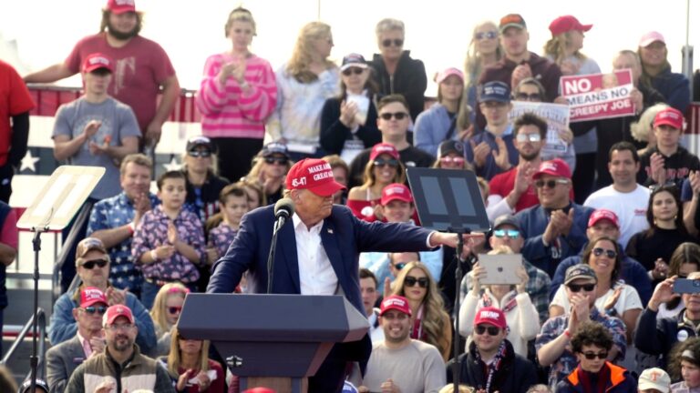 కొంతమంది అక్రమ వలసదారులు ‘మనుషులు కాదు’ అని డొనాల్డ్ ట్రంప్ అన్నారు