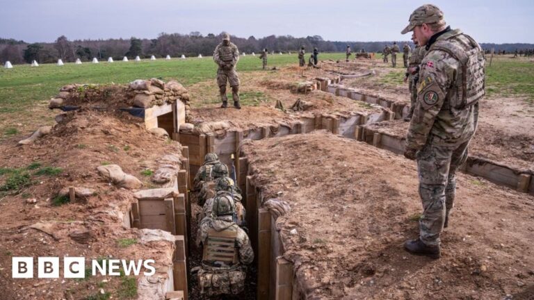 సైనికుల సంఖ్యను పెంచడానికి ఉక్రెయిన్ సైనిక సేవ వయస్సును తగ్గిస్తుంది