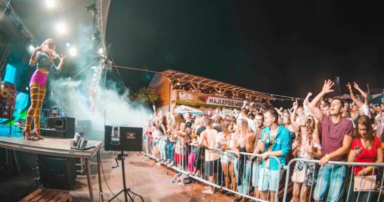 2024లో ట్రెండ్లు: సంగీతం అమెరికన్లను ప్రయాణం చేయడానికి ప్రేరేపిస్తుంది | జీవనశైలి