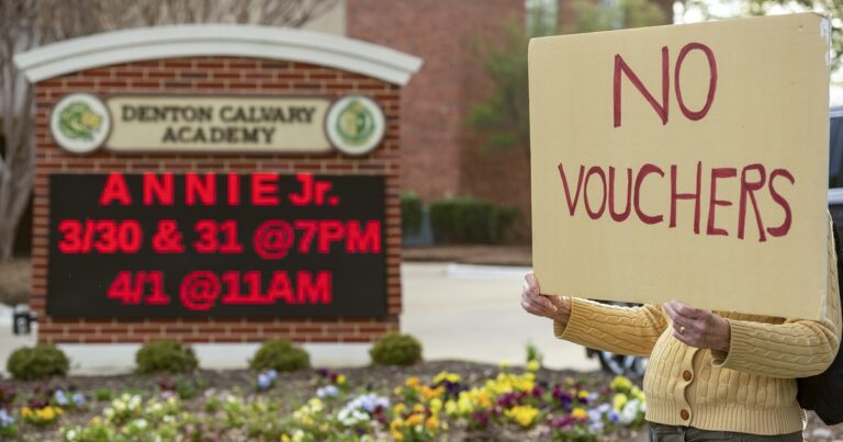 డెంటన్ స్కూల్ ప్రిన్సిపాల్ అక్రమ ఎన్నికకు పాల్పడ్డారు