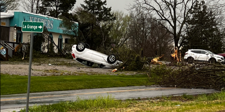 తీవ్రమైన వాతావరణం ఒహియో లోయ నుండి ఆగ్నేయానికి నష్టం కలిగించే సుడిగాలిని సృష్టిస్తుంది