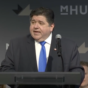 ఇల్లినాయిస్ గవర్నర్ 30,000 కొత్త ఉద్యోగాలను ఆశిస్తున్న క్వాంటం టెక్నాలజీ ఇనిషియేటివ్ను ప్రకటించారు