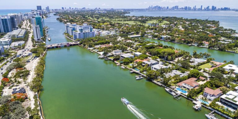 దేశీయ ప్రయాణ విజృంభణ నుండి U.S. గృహయజమానులు ఎలా ప్రయోజనం పొందవచ్చు